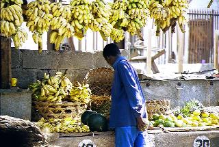 Going bananas at markiti!